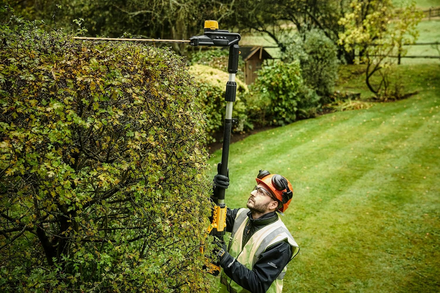DCMPH566N XR Pole Hedge Trimmer 18V Bare Unit